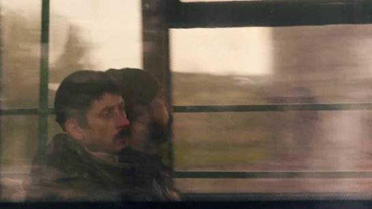 Soldados ucranianos tras rendirse después de semanas atrincherados en Azovstal en un autobús escoltado por fuerzas prorrusas Soldados ucranianos tras rendirse después de semanas atrincherados en Azovstal en un autobús escoltado por fuerzas prorrusas