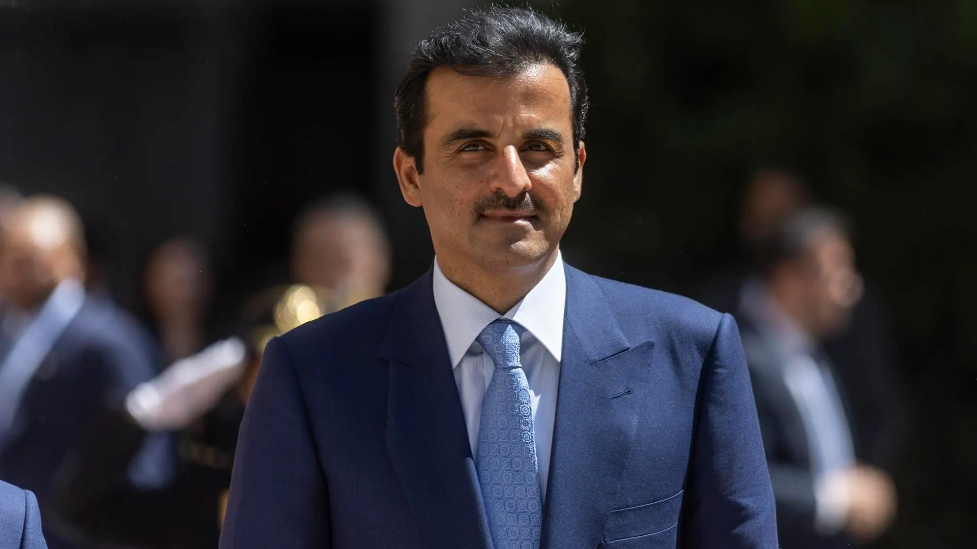 El emir de Catar, Tamim bin Hamad al Thani, a su llegada al Senado de Madrid.