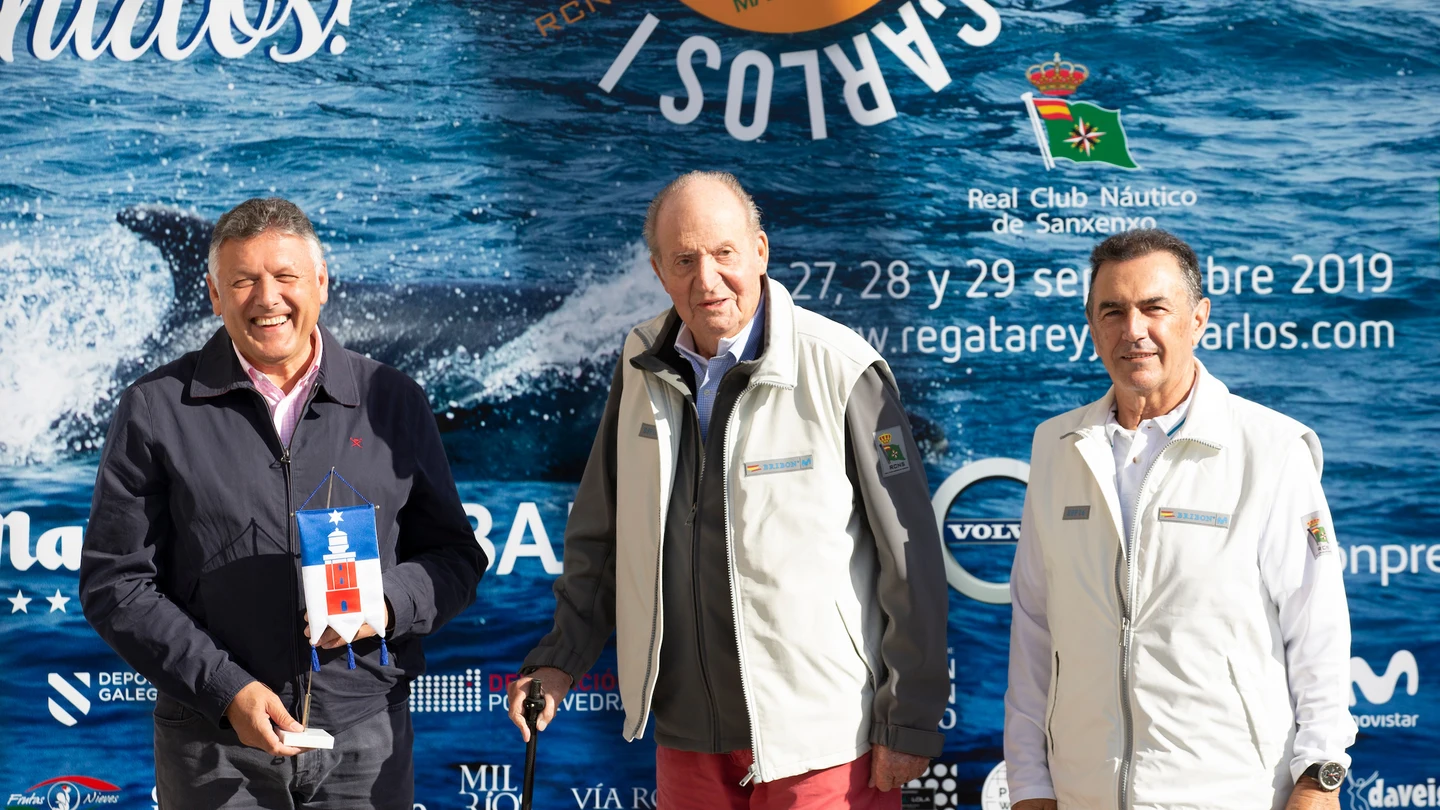 El rey emérito Juan Carlos I junto a Pedro Campos (derecha) El rey emérito Juan Carlos I junto a Pedro Campos (derecha)
