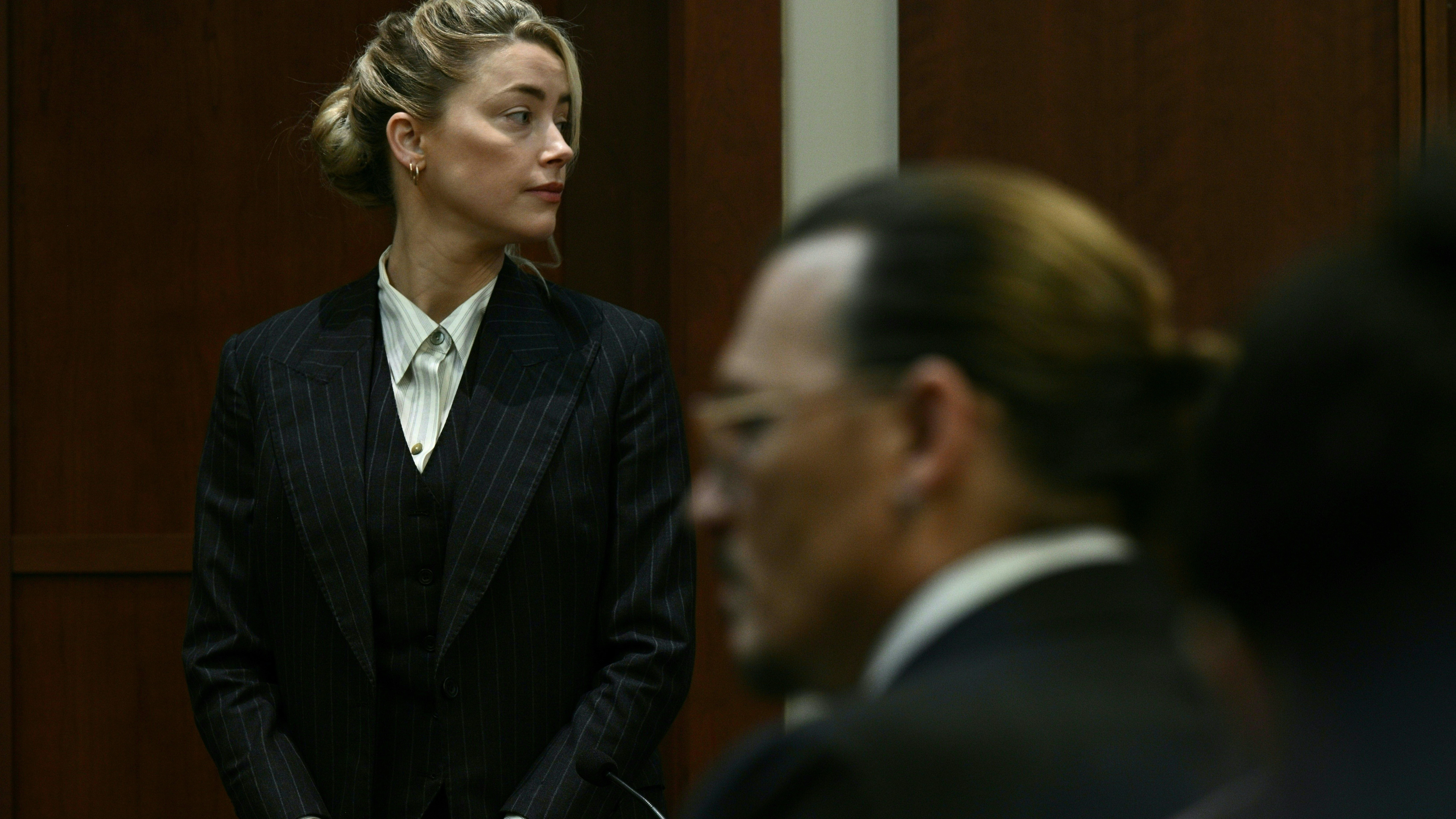 Amber Heard y Johnny Depp durante su juicio