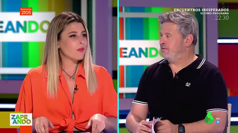 Dani Mateo desvela las "extrañas" miradas que se echan Miki Nadal y Valeria Ros en directo