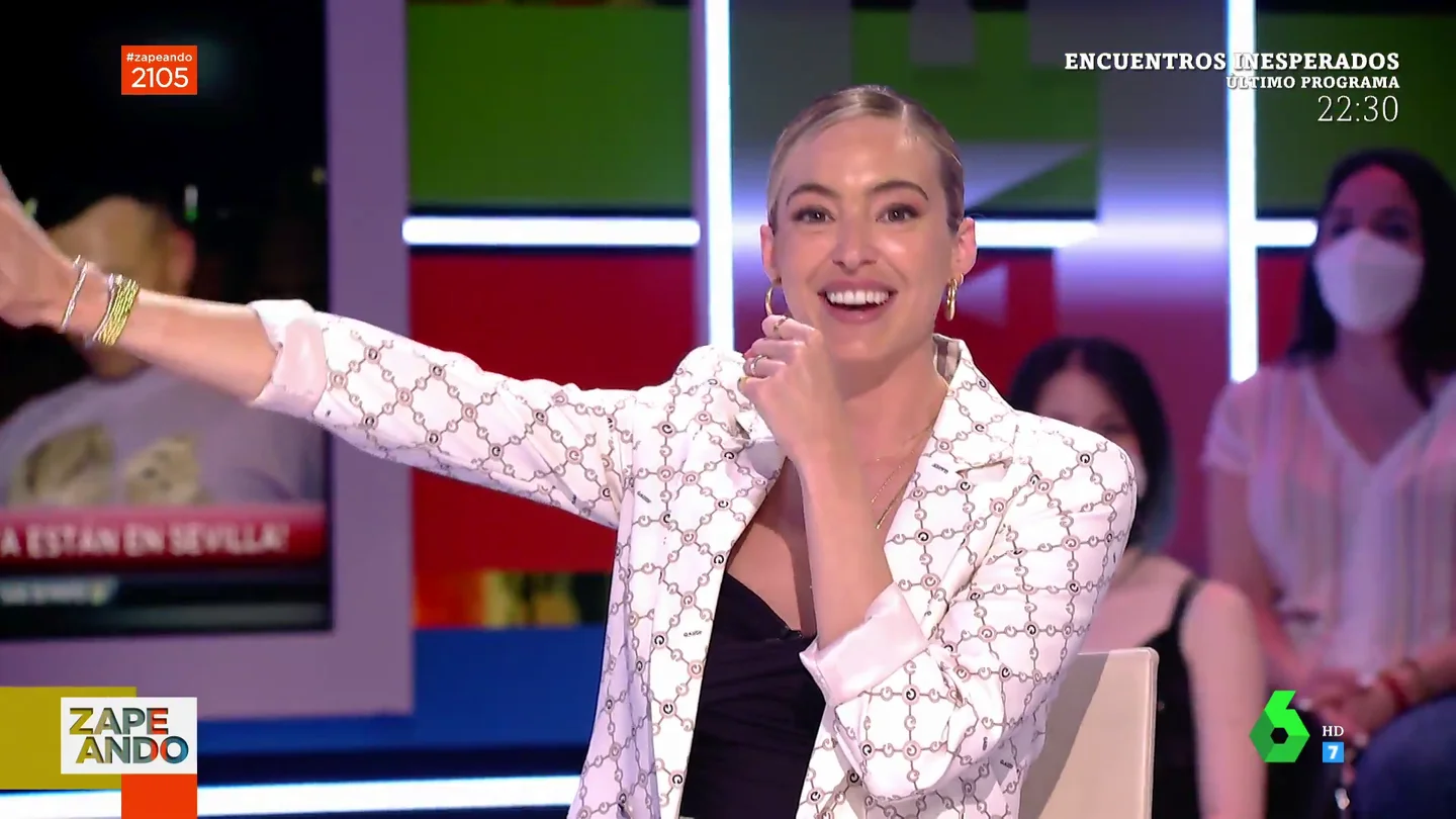 Isabel Forner recuerda cómo la asaltaron en directo para darle un beso Isabel Forner recuerda cómo la asaltaron en directo para darle un beso