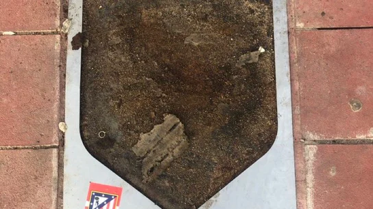 Arrancan la placa de Thibaut Courtois situada en el Metropolitano Arrancan la placa de Thibaut Courtois situada en el Metropolitano