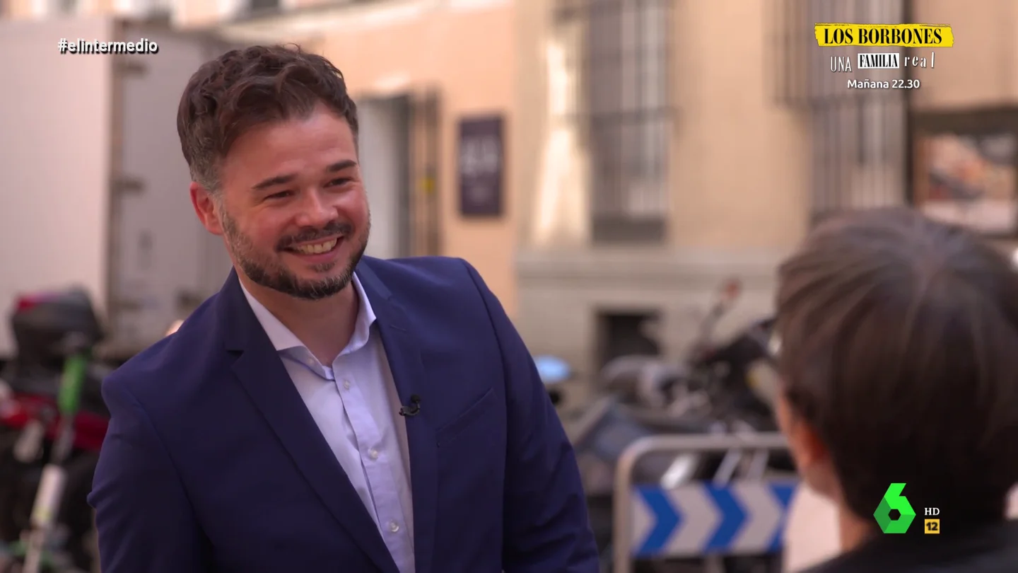La cura de humildad a Rufián desata las risas de Thais Villas: "Me dijeron que era el número uno, pero se referían al surtidor" La cura de humildad a Rufián desata las risas de Thais Villas: "Me dijeron que era el número uno, pero se referían al surtidor"