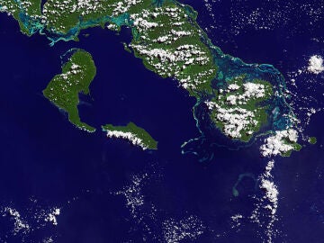 Volcán Kavachi en las Islas Salomón visto desde el espacio