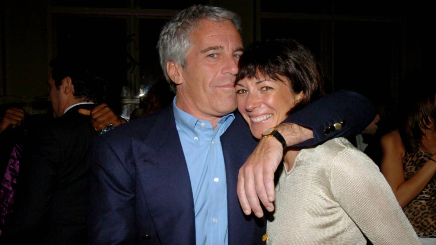 Jeffrey Epstein y Ghislaine Maxwell, en una imagen de archivo de la docuserie 'Ghislane: partner in crime' Jeffrey Epstein y Ghislaine Maxwell, en una imagen de archivo de la docuserie 'Ghislane: partner in crime'