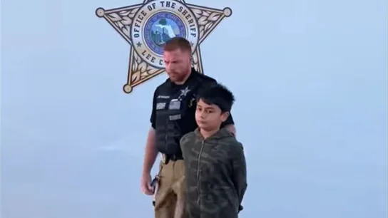 Detienen a un niño de 10 años por una supuesta amenaza de tiroteo en Florida, EEUU Detienen a un niño de 10 años por una supuesta amenaza de tiroteo en Florida, EEUU