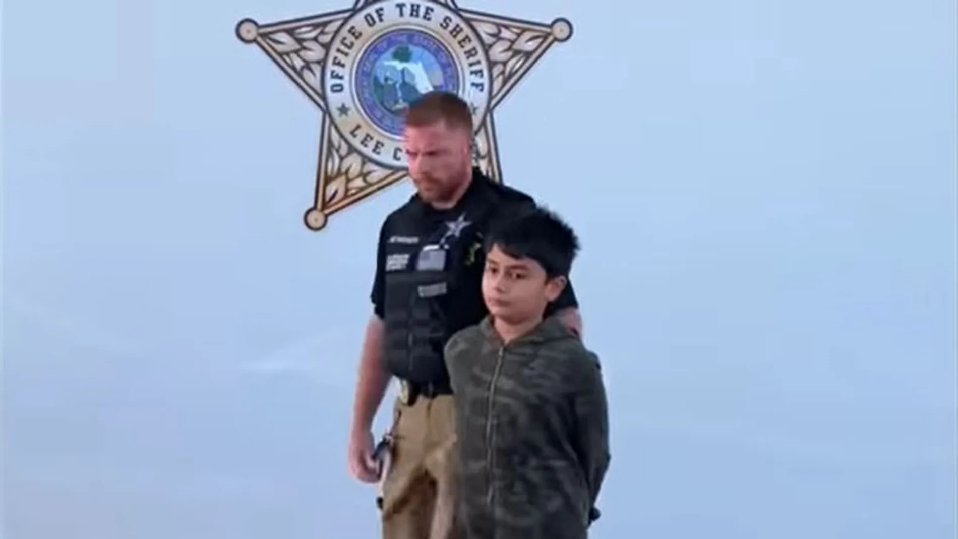 Detienen a un niño de 10 años por una supuesta amenaza de tiroteo en Florida, EEUU