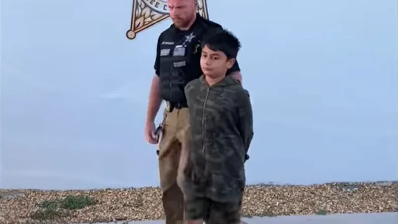Detienen a un niño de 10 años por una supuesta amenaza de tiroteo en Florida, EEUU