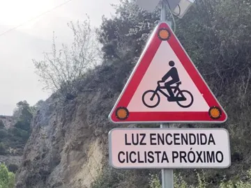 La DGT amplía su catálogo: este es el significado de las nuevas señales de tráfico La DGT amplía su catálogo: este es el significado de las nuevas señales de tráfico