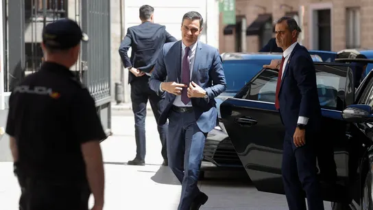 El presidente del Gobierno, Pedro Sánchez a su llegada al encuentro con diputados y senadores del PSOE. El presidente del Gobierno, Pedro Sánchez a su llegada al encuentro con diputados y senadores del PSOE.