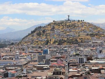 Quito, la capital del centro del mundo, celebra su bicentenario