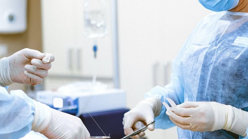 Trasplantan un hígado después de repararlo en una máquina durante tres días