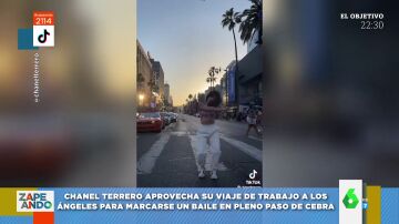El baile viral de Chanel al ritmo de SloMo cruzando un paso de cebra en Los Ángeles