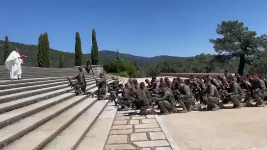 Defensa cesa al capitán jefe de la unidad del Ejército de Tierra que recibió una bendición en el Valle de los Caídos Defensa cesa al capitán jefe de la unidad del Ejército de Tierra que recibió una bendición en el Valle de los Caídos