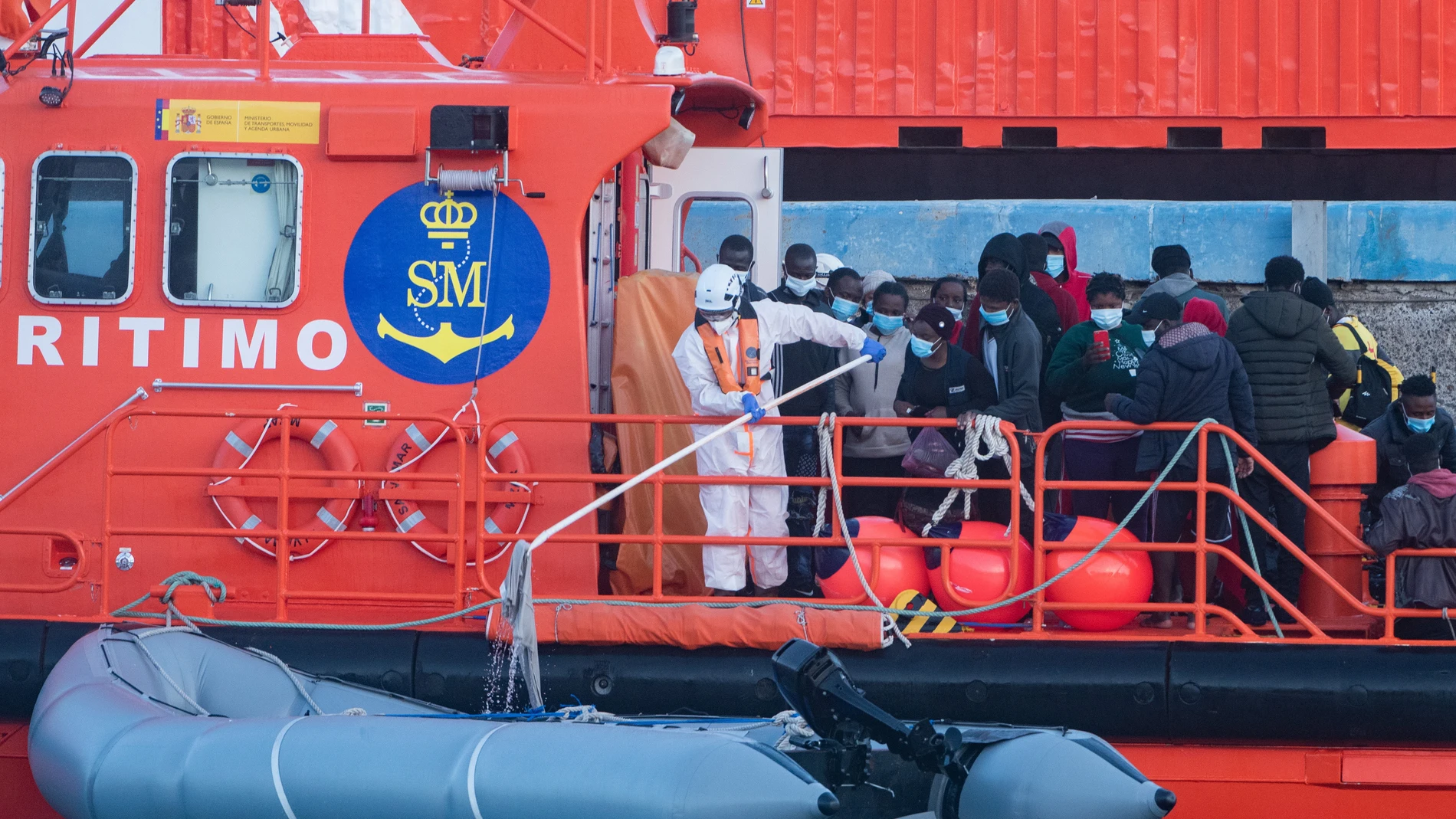 Algunos de los migrantes rescatados por Salvamento Marítimo en Canarias