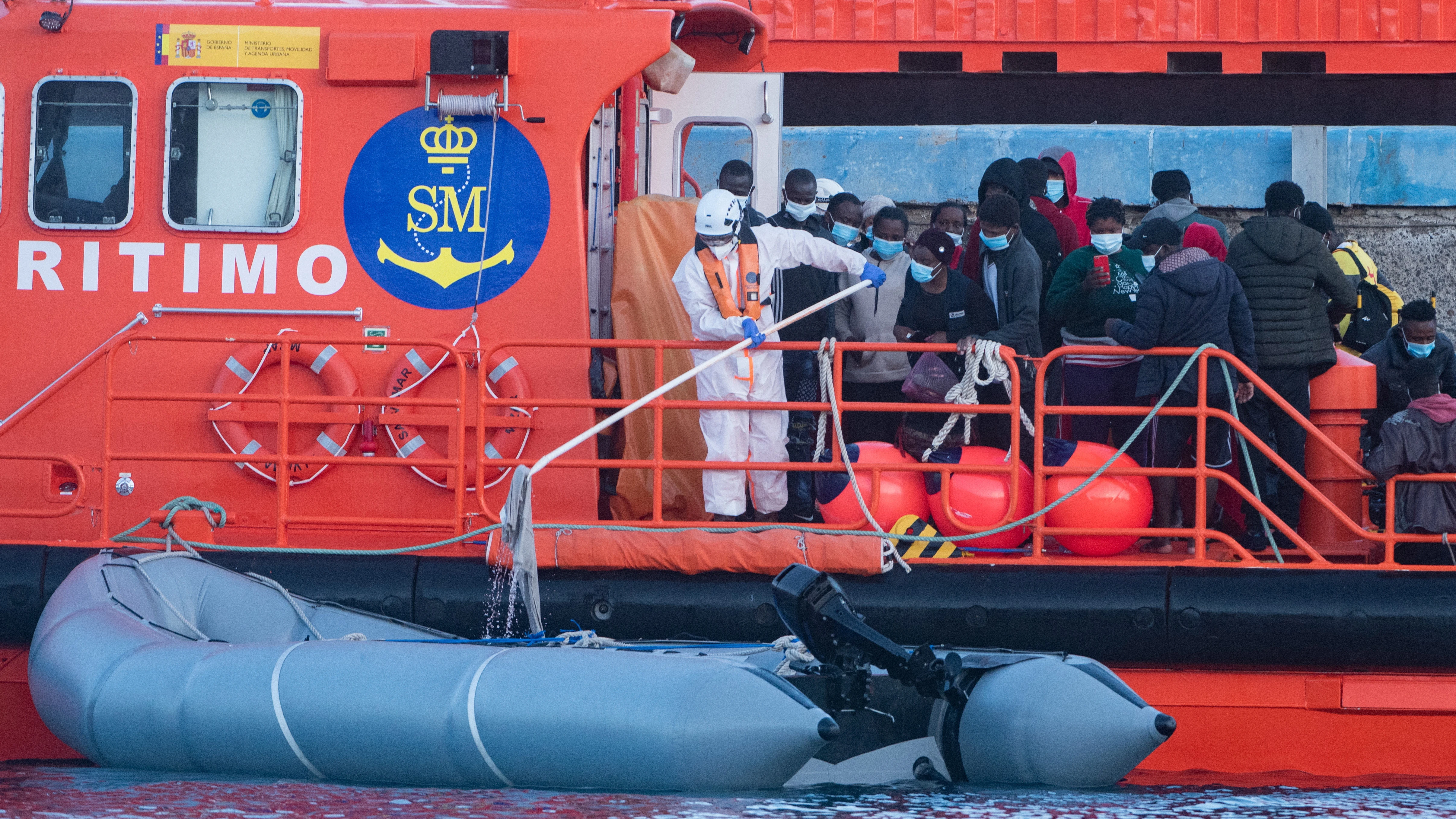 Algunos de los migrantes rescatados por Salvamento Marítimo en Canarias