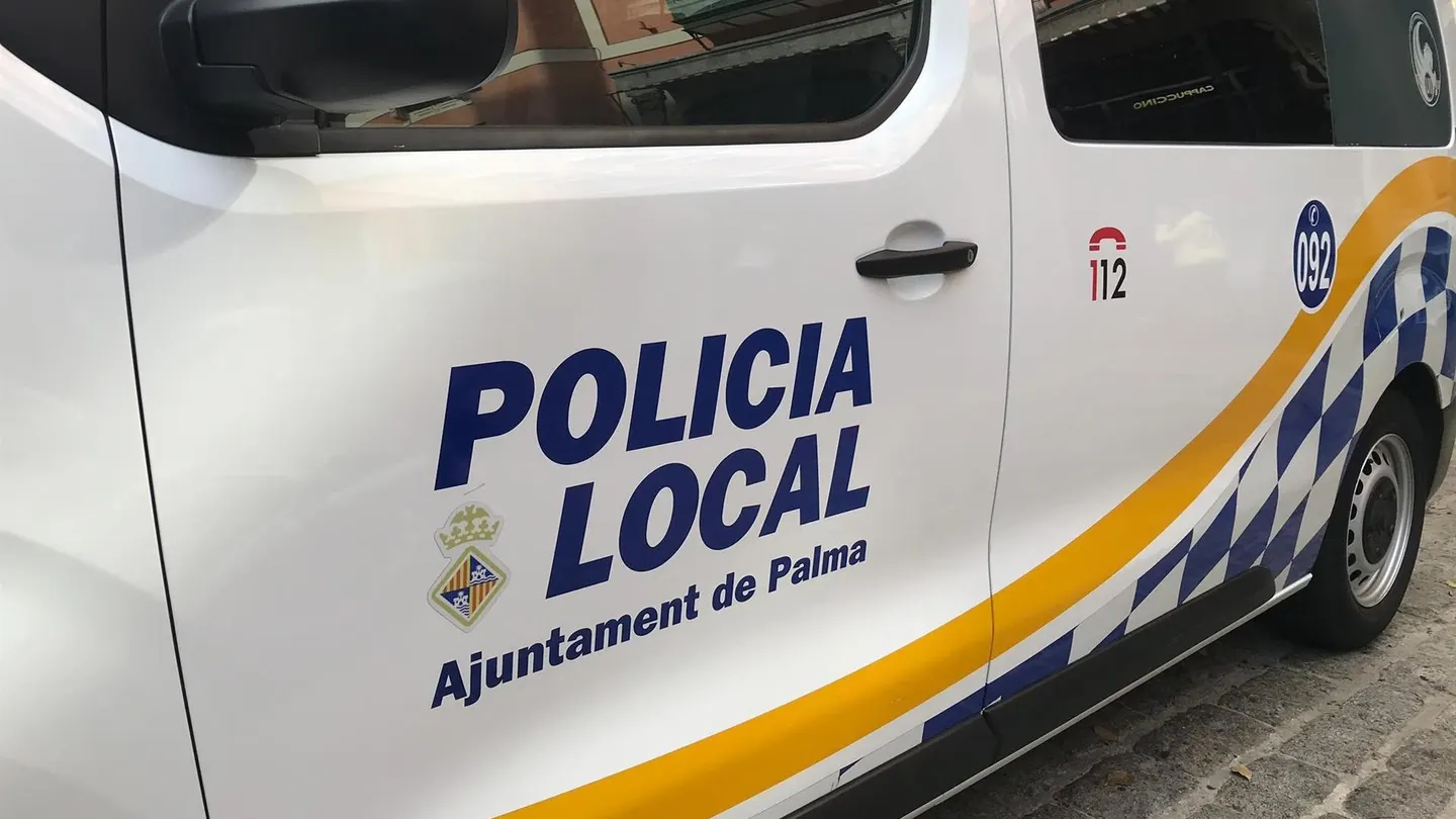 Un coche de la Policía Local de Palma. Un coche de la Policía Local de Palma.