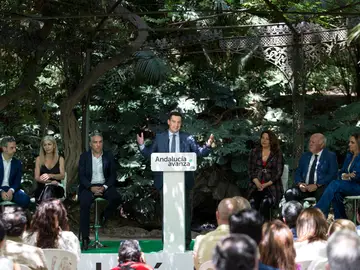 El presidente del PP-A y presidente de la Junta, Juanma Moreno, en el Jardín Botánico de Málaga.
