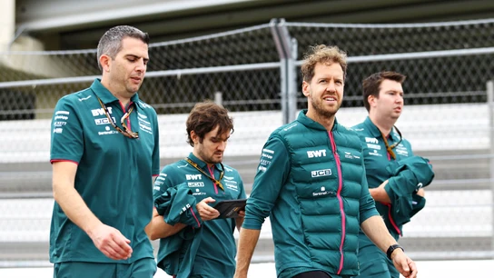 Parte del equipo Aston Martin encabezado por Sebastian Vettel Parte del equipo Aston Martin encabezado por Sebastian Vettel