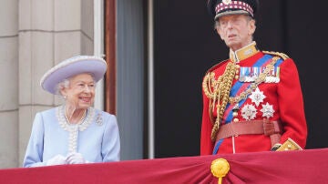 Isabel II y su primo, el duque de Kent, durante las celebraciones por el Jubileo de Platino de la reina
