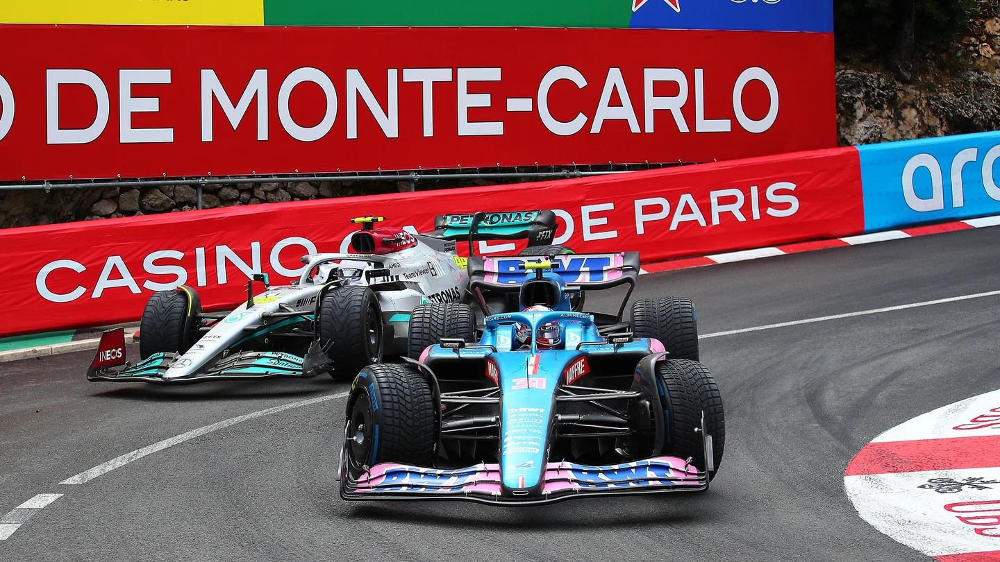Lewis Hamilton y Esteban Ocon Lewis Hamilton y Esteban Ocon