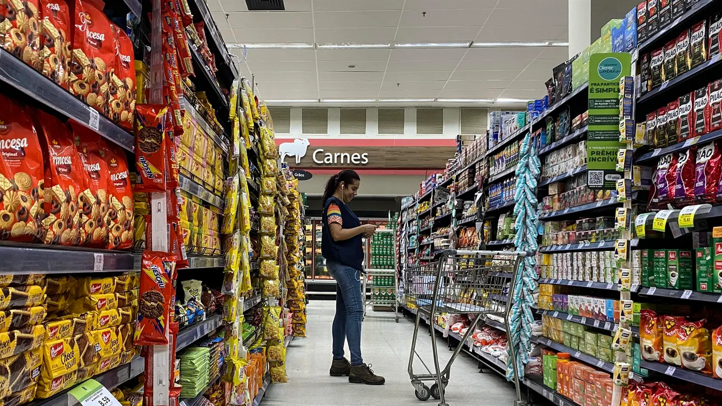 Fotografía de archivo de un supermercado. Alerta por la presencia de salmonela en la carne picada de ave que vende Lidl