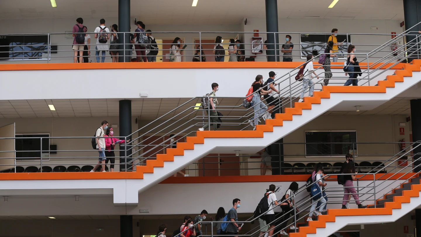 Cómo controlar los nervios y aumentar la confianza ante la EvAU o selectividad: las pautas de los psicólogos Cómo controlar los nervios y aumentar la confianza ante la EvAU o selectividad: las pautas de los psicólogos