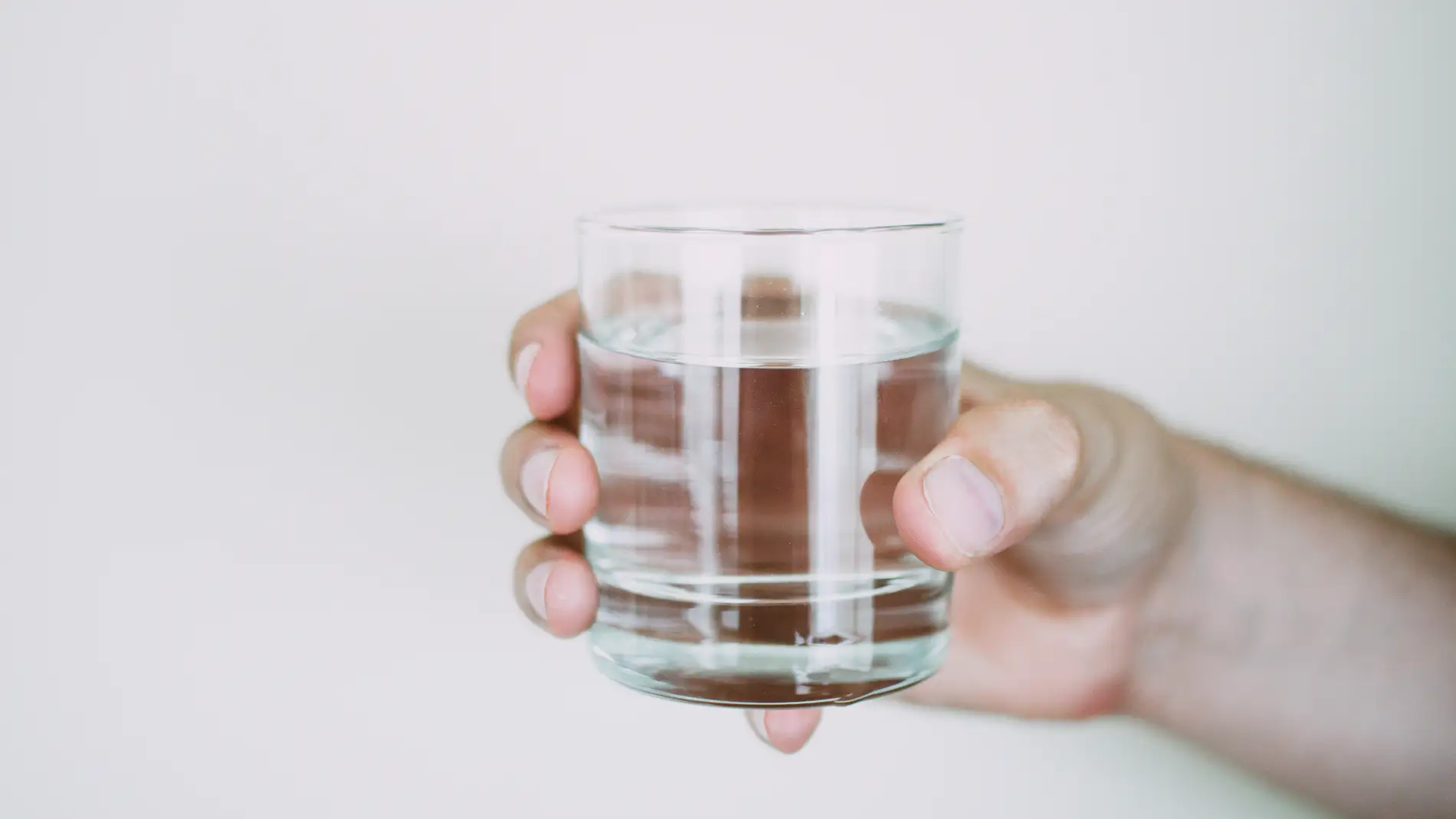 dialecto sin cable par La cantidad de agua que debes beber al día según la ciencia
