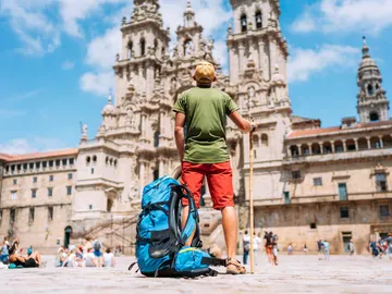 chico haciendo el Camino de Santiago chico haciendo el Camino de Santiago