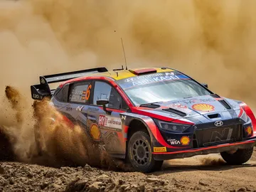 Dani Sordo sigue tercero en Cerdeña Dani Sordo sigue tercero en Cerdeña
