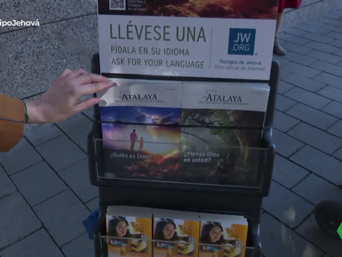 El escalón más bajo de los Testigos de Jehová, formado por personas en España: El escalón más bajo de los Testigos de Jehová, formado por personas en España: