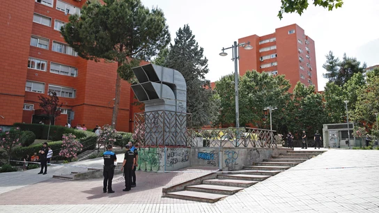 Detenido el hombre atrincherado con su hija menor y armado con un cuchillo en Coslada (Madrid) Detenido el hombre atrincherado con su hija menor y armado con un cuchillo en Coslada (Madrid)