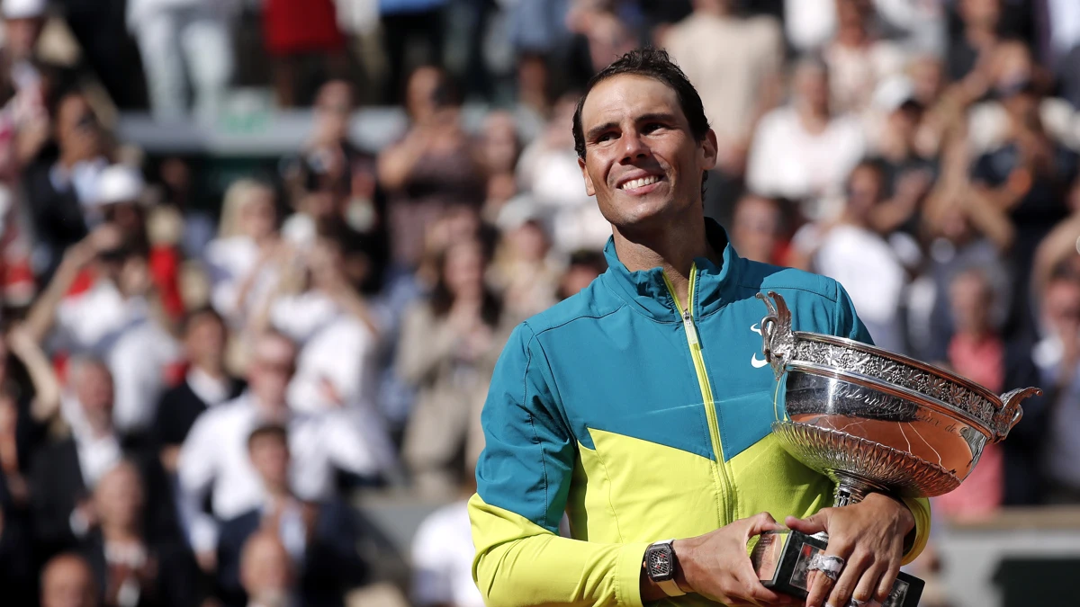 Rafa Nadal, con el trofeo de Roland Garros