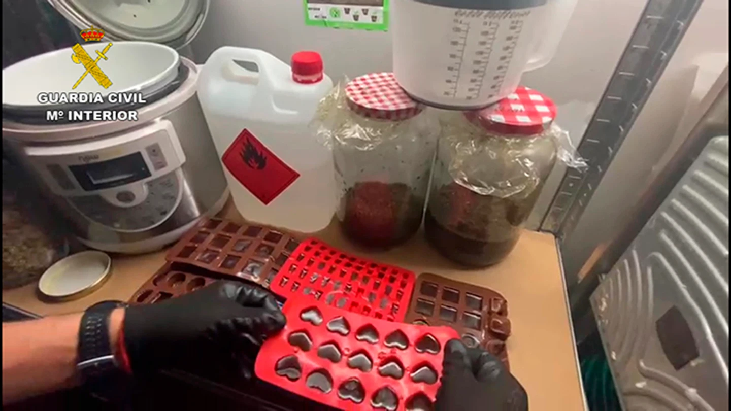 Desmantelado un laboratorio ilegal que producía golosinas con marihuana en Tarragona Desmantelado un laboratorio ilegal que producía golosinas con marihuana en Tarragona