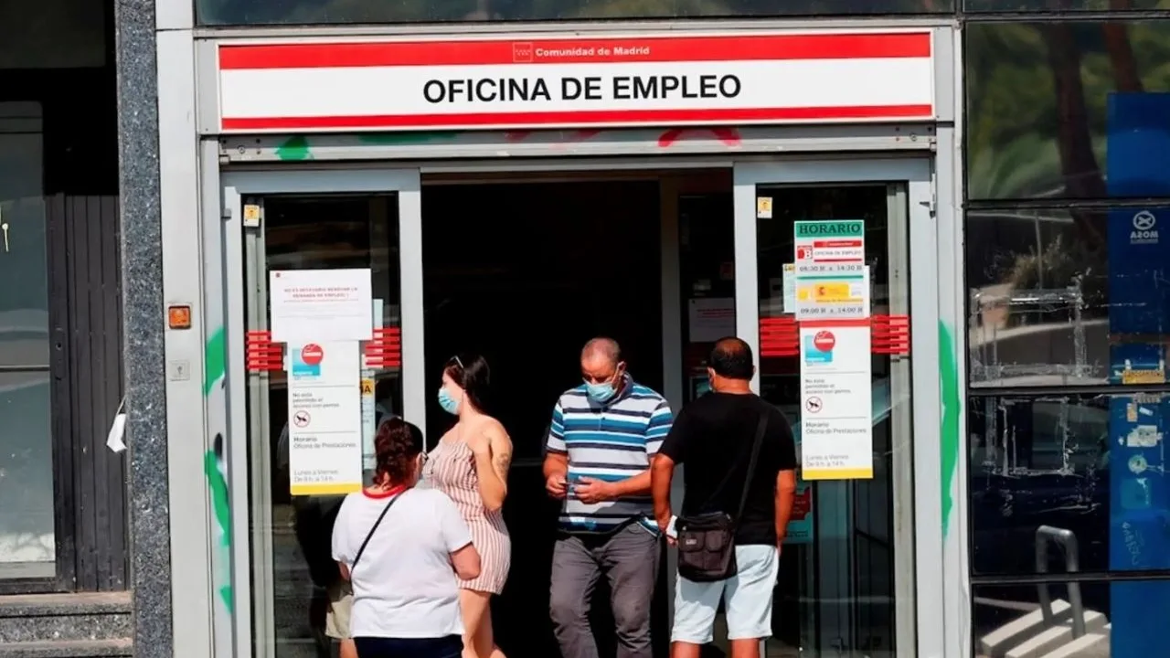 Cuándo se cobra el dinero del paro y del ERTE en junio: días clave y cantidad de la prestación
