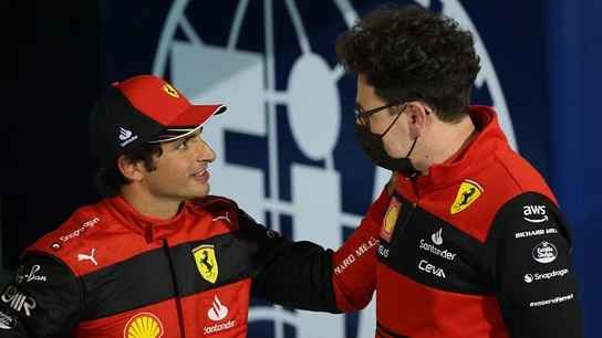 Carlos Sainz y Mattia Binotto Carlos Sainz y Mattia Binotto