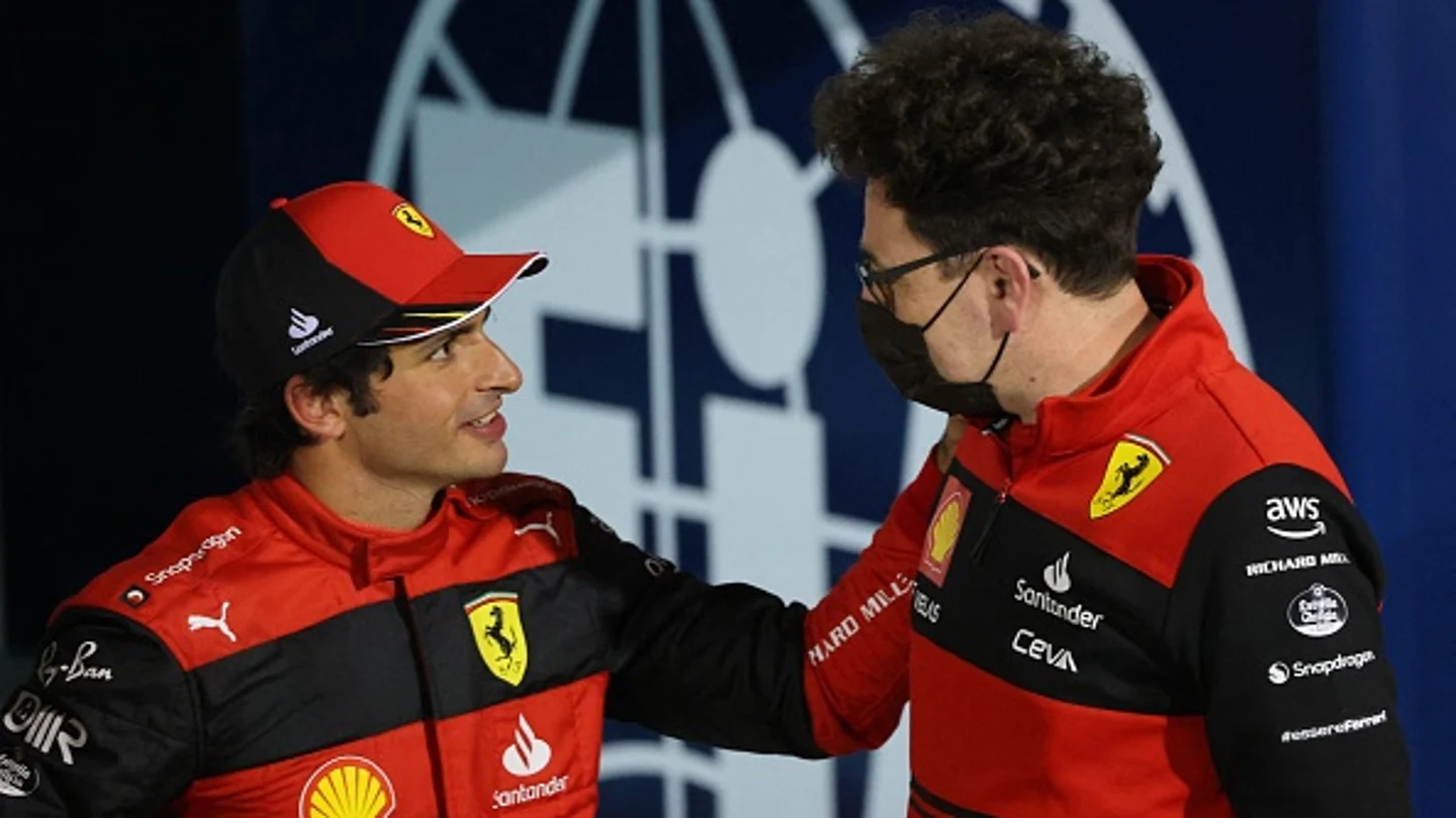 Carlos Sainz y Mattia Binotto Carlos Sainz y Mattia Binotto