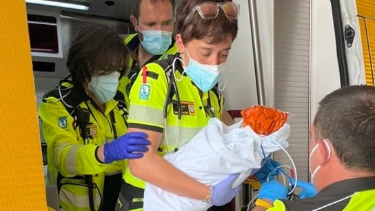 Hallan a un bebé recién nacido abandonado en una calle de Aluche (Madrid) Posible tentativa de homicidio