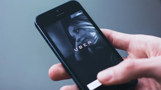 ¿Olvidaste tu móvil o cartera en un Uber? Así puedes reclamar los objetos perdidos u olvidados en el coche Pequeños despistes