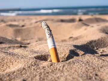 Cigarro en la playa