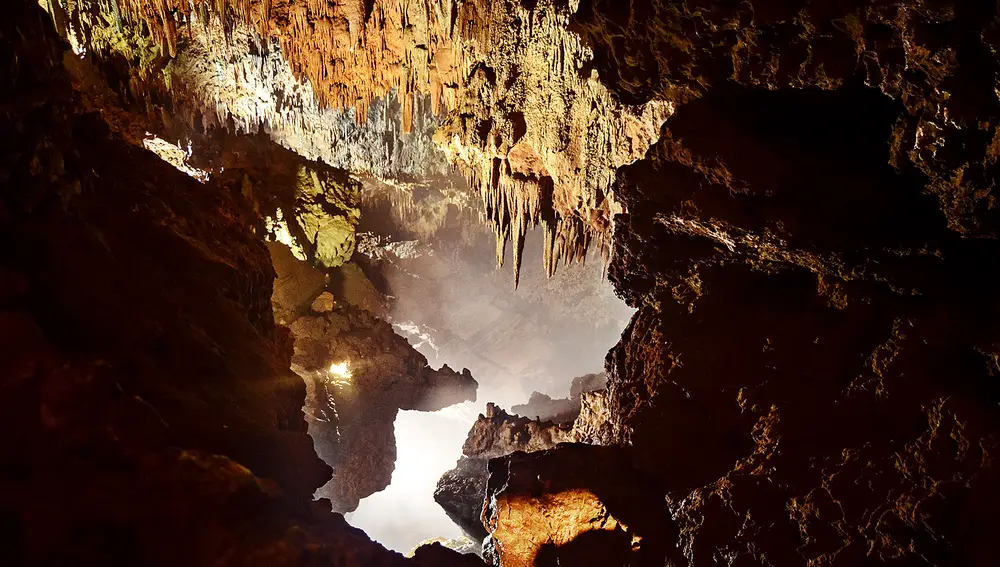 Los Argüellos, Cueva de Valporquero