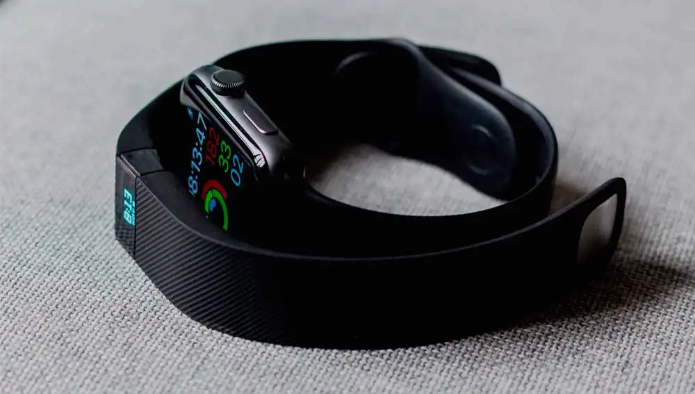 Pulsera y relojes nos recuerdan que el uso de la crema solar Pulsera y relojes nos recuerdan que el uso de la crema solar