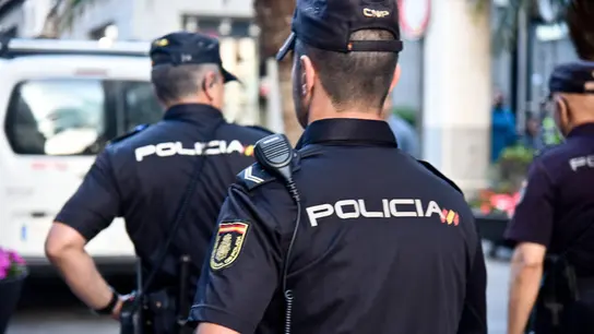 Agentes de la Policía Nacional Agentes de la Policía Nacional