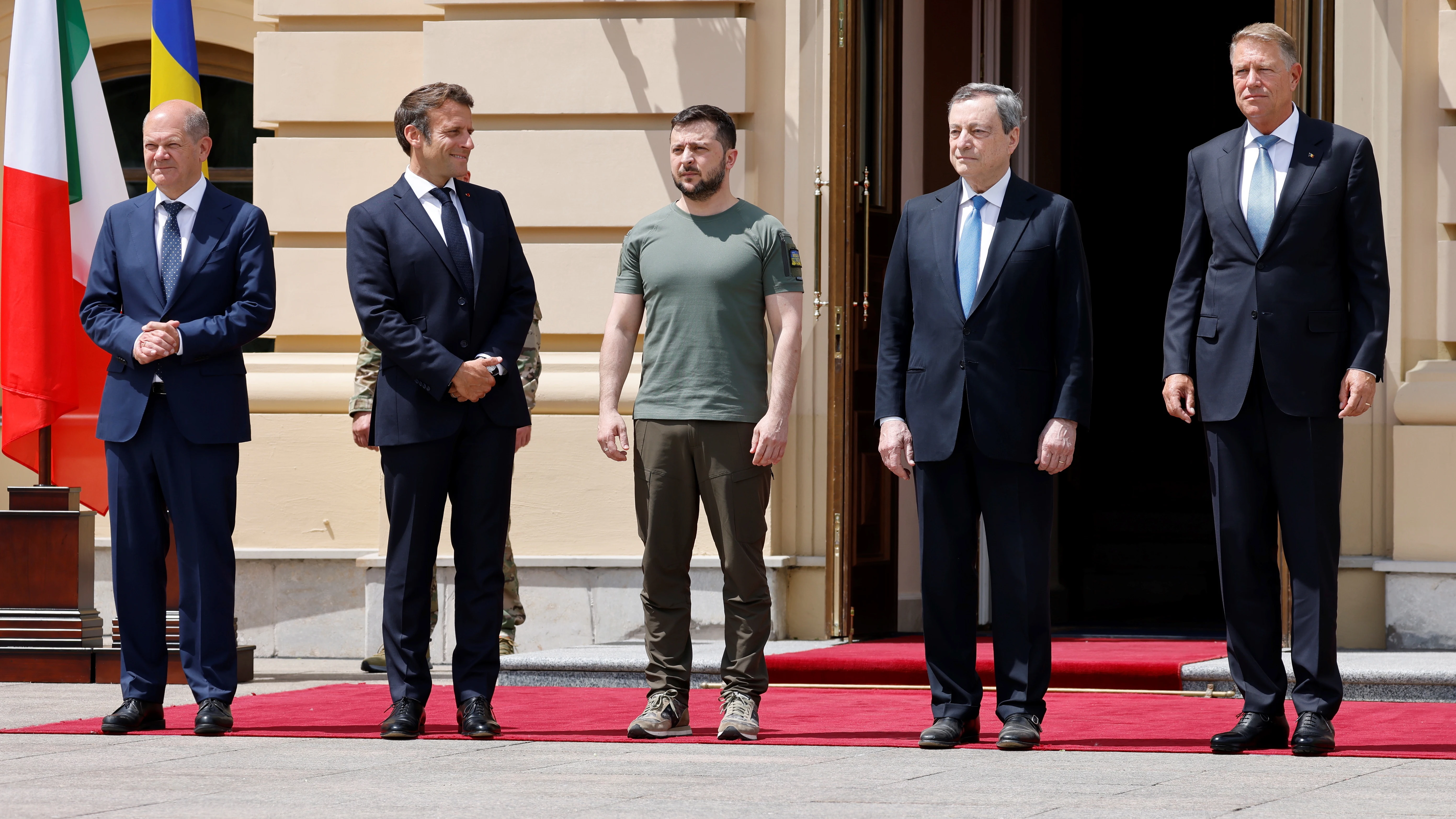 Olaf Scholz, Emmanuel Macron, Volodímir Zelenski, Mario Draghi se reúnen en Kiev.