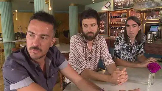 Pucho, Guille Galván y el Indio, de Vetusta Morla, durante su entrevista Previa al concierto en el Wanda Metropolitano
