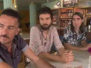 Pucho, Guille Galván y el Indio, de Vetusta Morla, durante su entrevista