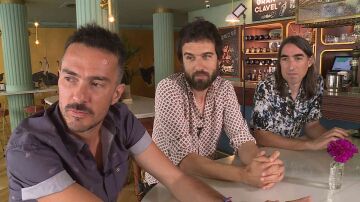 Pucho, Guille Galván y el Indio, de Vetusta Morla, durante su entrevista