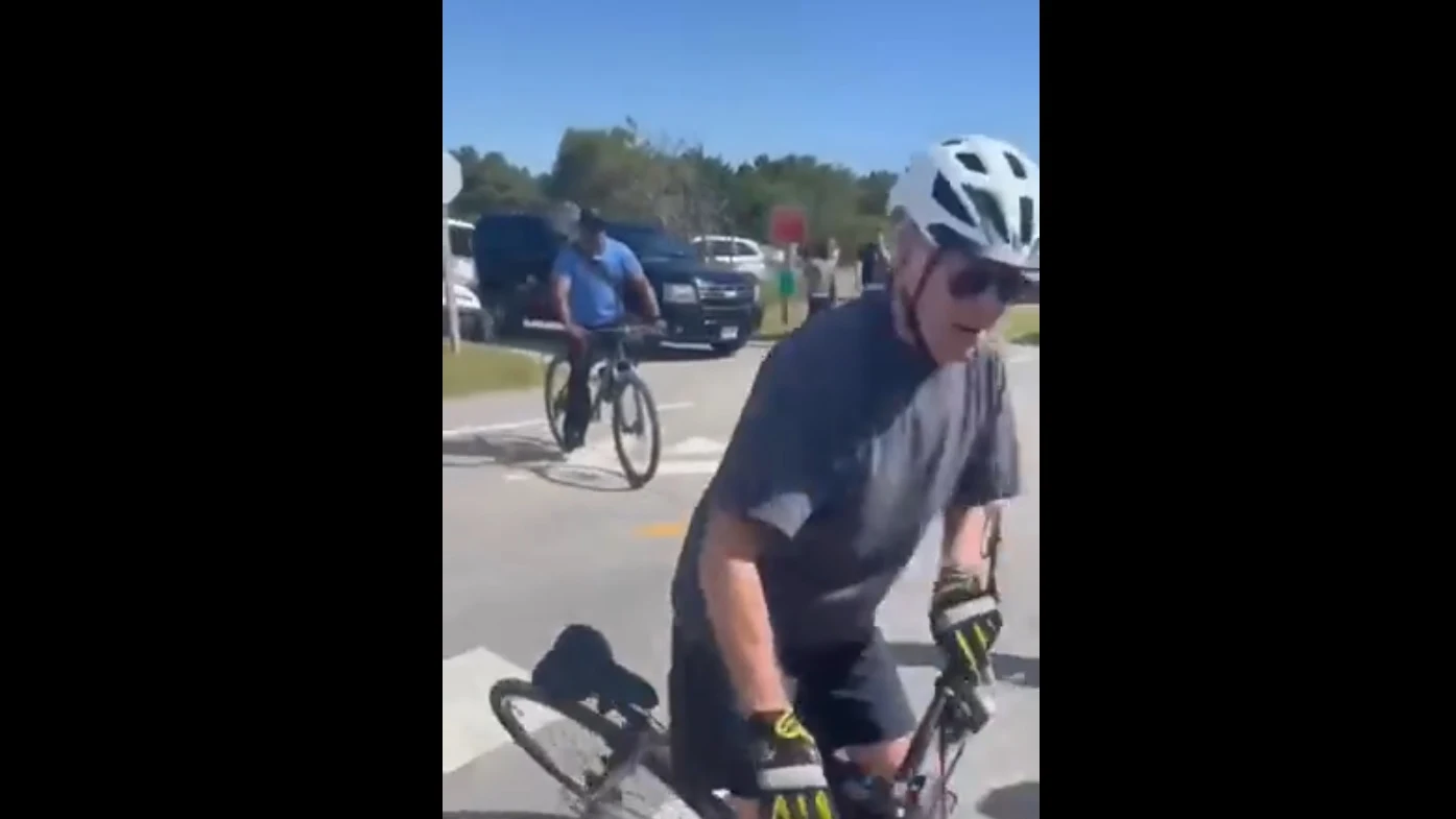 Joe Biden, presidente de EEUU, en bicicleta