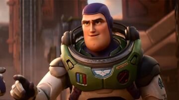 ¿Quién pone voz a Buzz en el doblaje de la película 'Lightyear'?